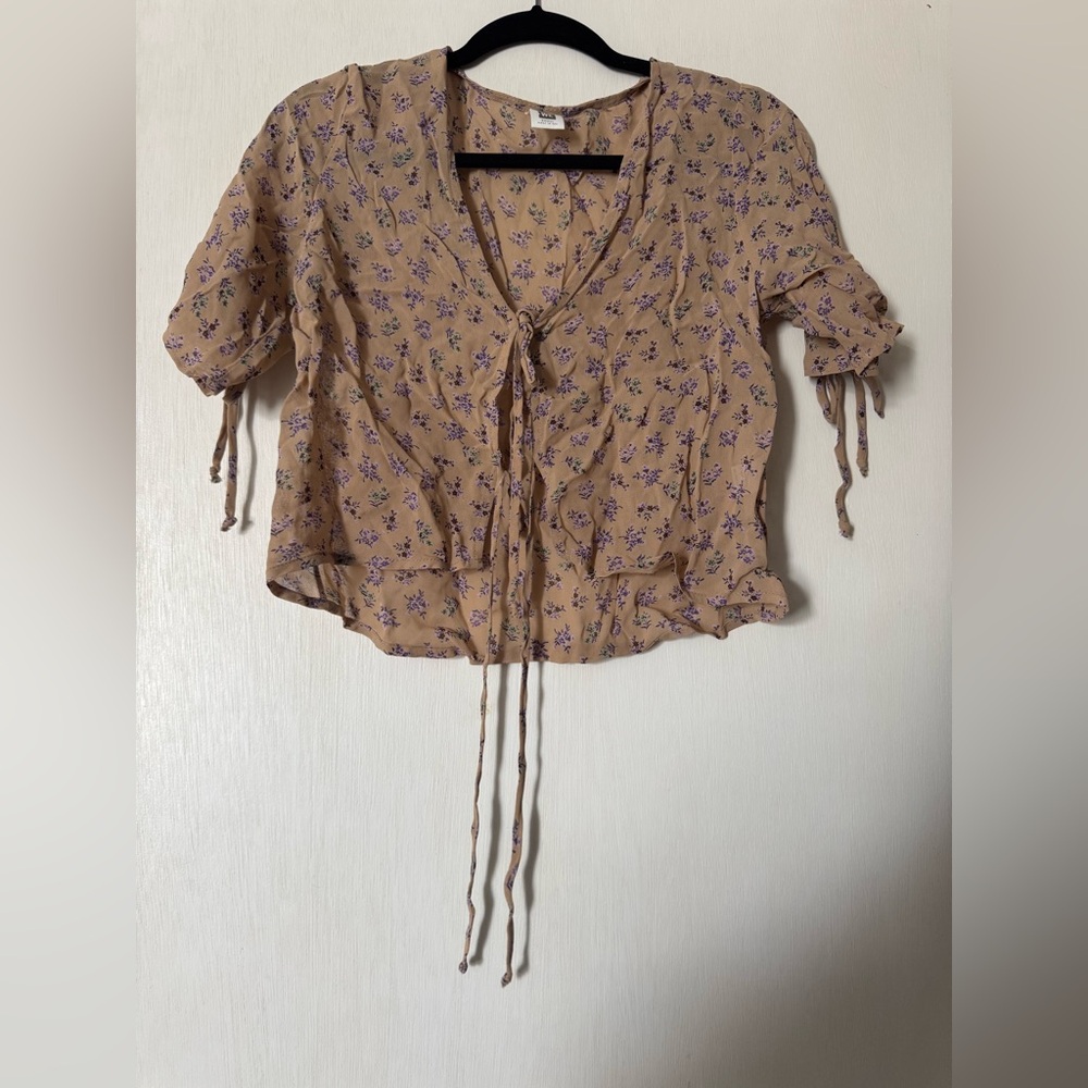5/$20 Me to we floral tie blouse